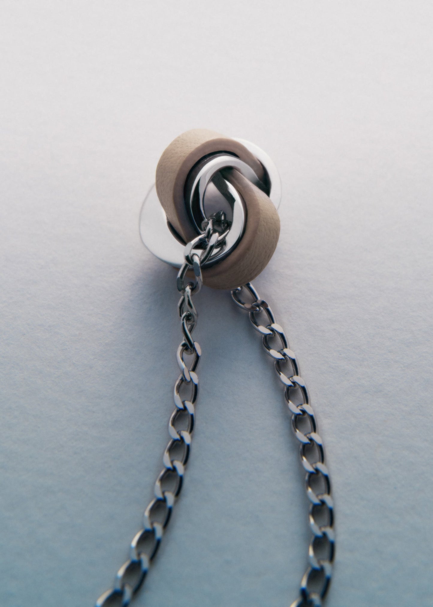 Ormé Necklace - Silver in rhodium with Taupe Leather