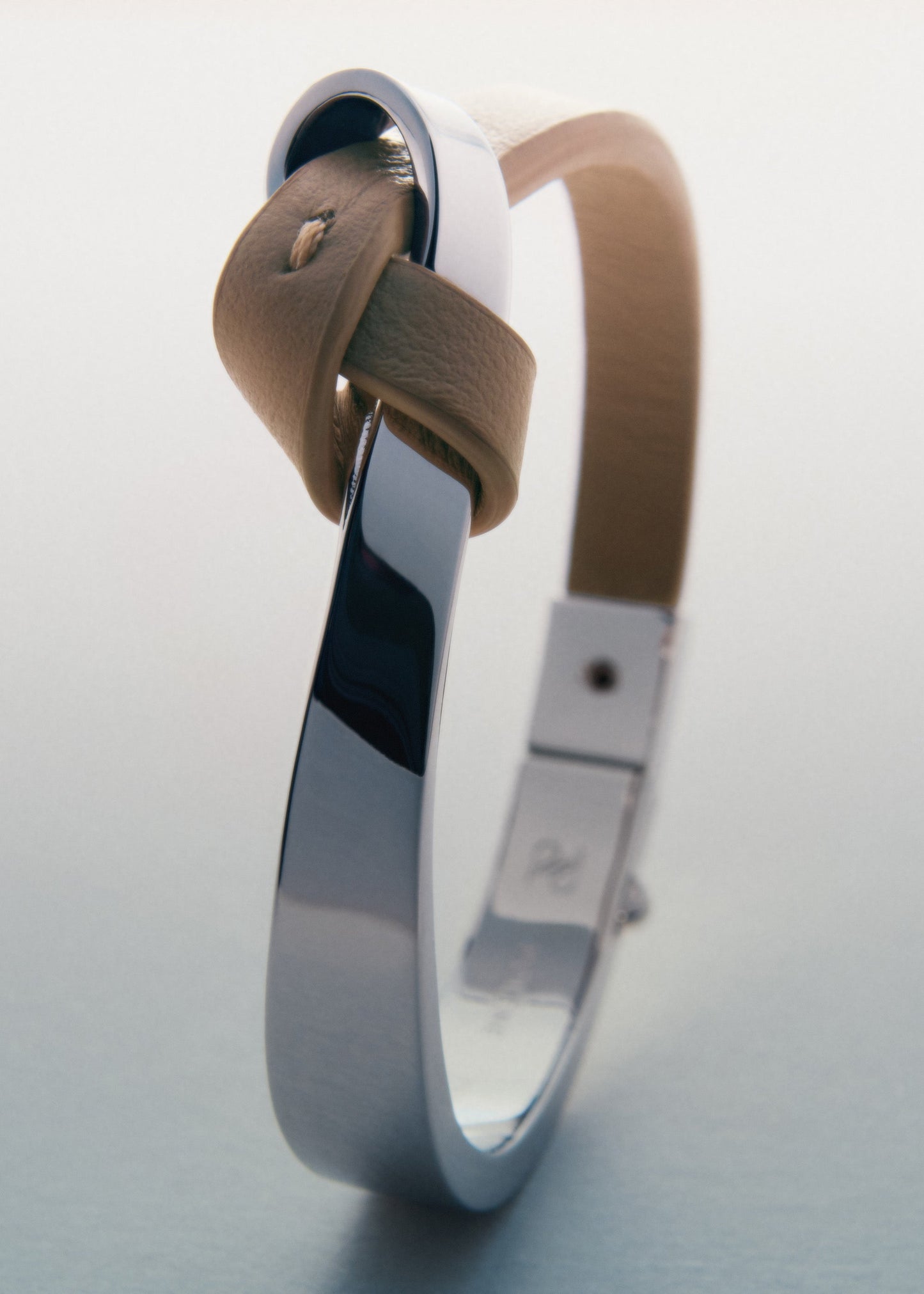 Ormé Bangle - Silver in rhodium with Taupe Leather