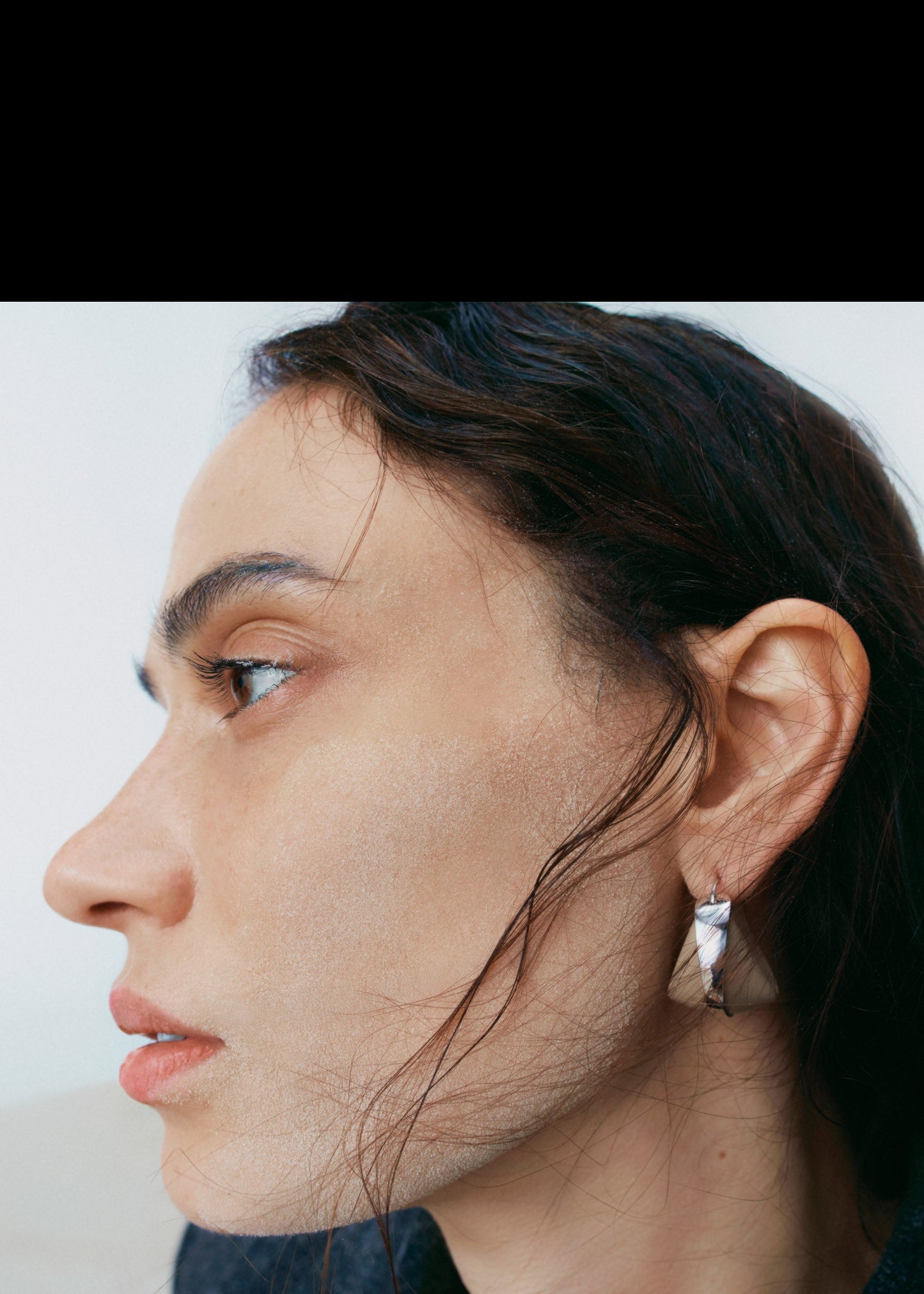 Ormé Hoop Earrings - Silver in rhodium with Taupe Leather