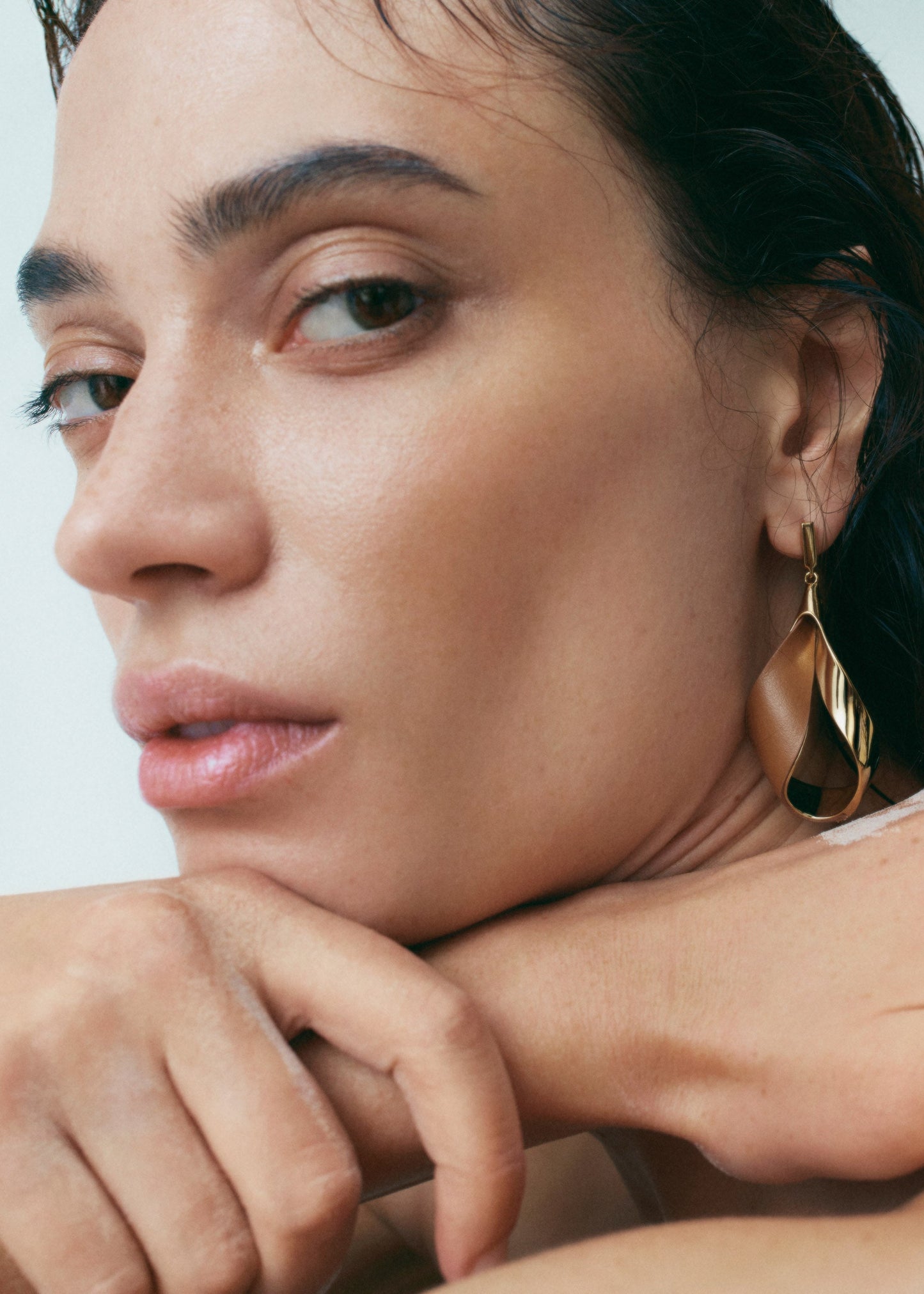 Ormé Pendant Earrings - Gold Gilded with Camel Leather