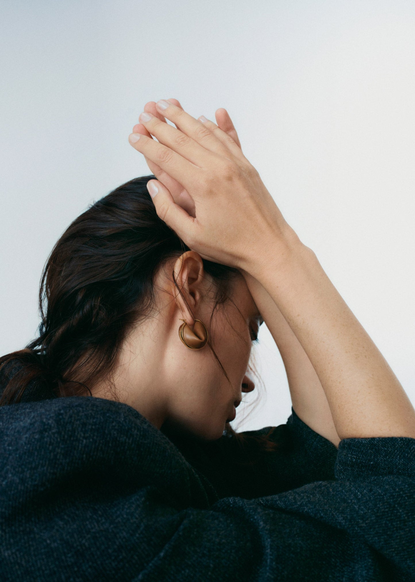 Ormé Hoop Earrings - Gold Gilded with Camel Leather